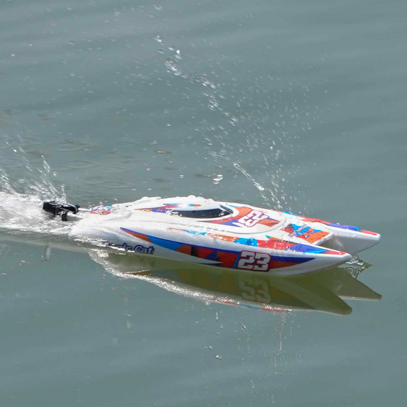 Bateau à moteur "Magic Cat" V6 RTR - JOYSWAY 8108V6